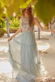 Du hast eine einladung zu einer winterhochzeit erhalten? 1001 Ideen Fur Boho Hochzeitskleid Zum Inspirieren Das Schonste Bild Fur Decorative In 2020 Boho Kleid Hochzeitsgast Boho Kleid Hochzeit Gast Kleid Hochzeit Gast