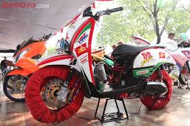Every race team, no matter the series, has rules for its drivers when it comes to competing against each other. Honda Scoopy Bergaya Racing Dedikasi Untuk Mendiang Marco Simoncell Gridoto Com