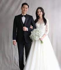 지누의 예비 신부인 임사라 변호사는 1984년생으로 지누와 13살의 나이차이가 난다. Qbzlwtxd71x2fm