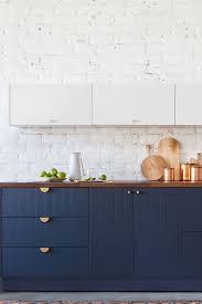 Why Two Toned Kitchen Cabinets Are The Trend You Ll Be Seeing Everywhere In 2020 Kitchen Cabinet Trends Two Tone Kitchen Cabinets Kitchen Cabinet Design