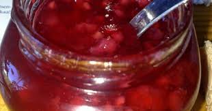 Otez les salissures faites sur les côtés et sur les bords à l'aide d'une serviette humide très propre. Gelee De Groseilles Blanches Et Framboises