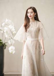 Chiếc áo dài nhẹ nhàng, nền nã đúng với hình ảnh kể từ khi đăng quang hoa hậu việt nam 2012 và hoạt động trong làng giải trí, gu thời trang của thu thảo luôn được đánh giá cao, hiếm khi mắc lỗi. 440 Ä'áº·ng Thu Tháº£o Y TÆ°á»Ÿng Ao Dai Thá»i Trang Phong Cach Thá»i Trang