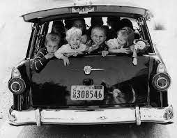 No Seat Belts Or Car Seats 1955 56 Boy There Are A Lot Of Kids In That Car And They Look Like They Re Having A Blast Vintage Children History Photo