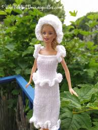 Elles se tricotent en une seule fois, uniquement au point mousse. Tricoter Une Robe De Mariee Pour Barbie Une Pelote Et Deux Aiguilles Robe De Mariee Barbie Barbie Mariee Tricot Barbie