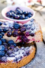 Als basis für das frosting dient ein selbstgemachter. Griesskuchen Mit Blaubeeren Vanille Und Viel Zimt Glutenfrei Laktosefrei Ge Desserts Kuchen Kalorie Griesskuchen Dessert Rezepte Einfach Laktosefreier Kuchen
