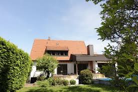 Wie gewünscht noch mal ein video aus meinem garten. Einfamilienhaus Mit Sonniger Terrasse Schwimmbad Und Eingewachsenem Garten Kaufen Veit Immobilien