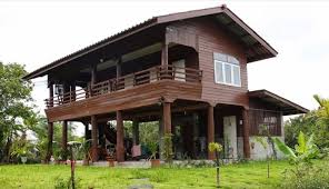 pin by jira h maimesara 99 on บ านคร งป นคร งไม สไตล ร สอร ท ตกแต งเร ยบง ายกล นอายธรรมชาต แต บรรยากาศหร หราน าส มผ ส beach house flooring house on stilts bamboo house design