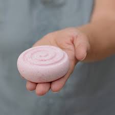 Um das shampoo mit teebaumöl selber machen zu können, benötigt es nur wenige handgriffe und auch der zeitaufwand ist sehr gering. Festes Shampoo Selber Machen Rezept Smillas Wohngefuhl