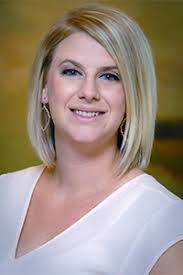 Elizabeth Arnett's Instagram, Twitter & Facebook