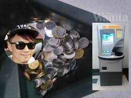 Cara mudah tukar duit syiling guna mesin ini, boleh terus deposit ke bank. Lelaki Ini Ajar Cara Mudah Guna Mesin Deposit Syiling Tak Perlu Asingkan Duit Satu Persatu Mingguan Wanita