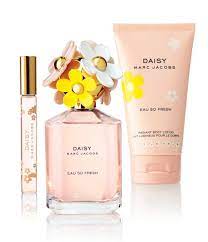 Vous avez sûrement déjà dû apercevoir son joli flacon décoré achat online giorgio giorgo beverly hills eau de toilette vaporisateur 30ml au meilleur prix. Amazon Com Marc Jacobs 3 Pc Daisy Eau So Fresh Gift Set Beauty