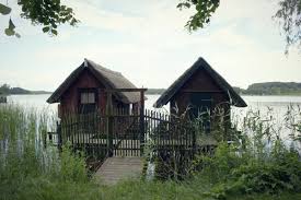 Sie können auf hausbooten direkt auf dem see schlafen oder eine ferienwohnung, ferienhaus, hotel oder eine pension in wassernähe bei uns finden. Pin Auf Germany