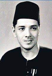 Jalur gemilang adalah bendera kebanggaan malaysia. Mohamed Hamzah Pusat Kajian Kecemerlangan Melayu Facebook