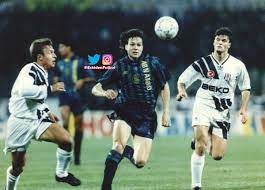 Biz hiçbir zaman galatasaray veya beşiktaş maçları için, 'defans yapmak için gidiyoruz' demiyoruz. Eskiden Futbol On Twitter Yil 1993 Inonu Stadi Besiktas Ajax Macindan Mutlu Topcu Jari Litmanen Alpay Ozalan