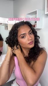 Quick and Easy Curly Hair Refresh Technique