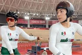 Daniela gaxiola bajaba del podio con su medalla de bronce cuando una voluntaria le pidió tomarse una foto a su lado. Kxulyq7b 7fucm