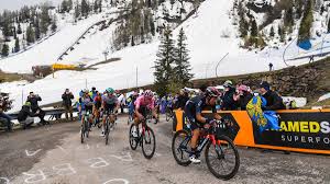 Quand vous le souhaitez, vous pouvez regarder la tv sur internet est ce qu'il y a de plus simple ! Giro 2021 Le Parcours De La 16e Etape Modifie Les Passo Fedaia Et Pordoi Supprimes Eurosport