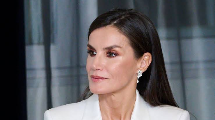Así crea Letizia Ortiz un 'look' de fiesta tacón sensato, pantalón y  americana