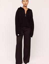 ▷ Luna Star in Naked And Fearless Part 2 (Photo 5) | Brazzers