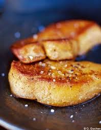 Escalopes De Foie Gras Poelees Pour 4 Personnes Recettes Elle A Table Recette Recettes De Cuisine Recette Recette Escalope