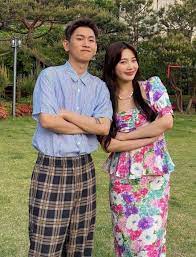 23일 스포츠조선은 크러쉬가 조이와 열애중이라며 음악 작업을 함께했던 두 사람이 최근 좋은 감정을 가지고 연인 사이로 발전했다고 보도했다. 6kttah3grv4lcm