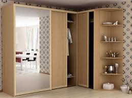 خزائن الزاوية في غرفة النوم إلى غرفة النوم