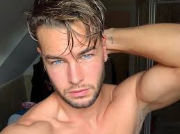 Chris Hughes Calls Out Every Single Love Island Star For Being Fake Mirror Online