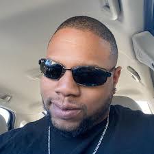 Thom Adams's Instagram, Twitter & Facebook