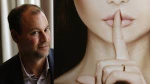 Ashley Madison founder steps down
