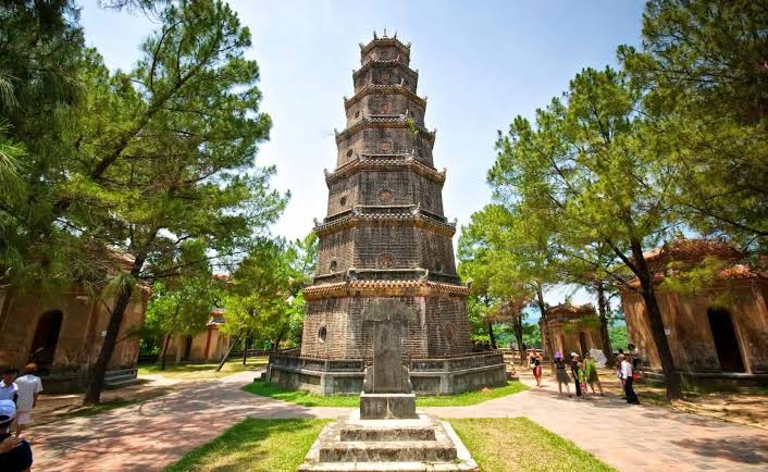 Thien Mu Pagoda - Heaven Fairy Lady Pagoda in Hue, Vietnam (with Photos)