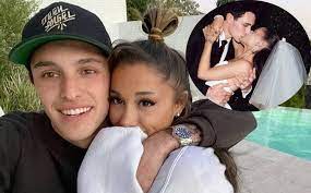 Viste a selena y rihanna con sus mejores galas y, finalmente, acabaremos con ariana grande a la que tendremos que buscar el vestido perfecto para la boda. Qsfbperxnpaa4m