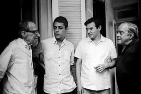 Como un joven universitario que les. Estara Pensando Chico Buarque En Su Hermano Detras Del Muro