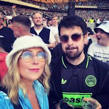 Anyone know if the merch stand is open outside Wembley today? Heading down  today for tomorrow's gig and wouldn't mind getting something today rather  than tommorow! TIA