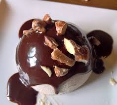 Parfait Glace Aux Amandes Sauce Chocolat Et Porto