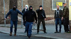 Wir legen unseren schwerpunkt auf aktionen im stadion und stehen im engen kontakt mit den anderen gruppen der fankurve 1966. Timo Teddy Feucht Im Ring Rechter Hooligan Kampft Im Neuen Mma Format Inklusive Tv Ubertragung Belltower News