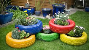 Neben pflanzen unterstützen auch geschmackvolle ziergegenstände diese wichtige funktion des kleinen paradieses. Autoreifen Upcycling Gartengeheimnis At