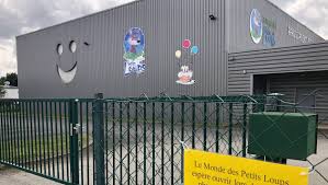 L'actualité de référence par la rédaction du monde | piloté par @bricelaemle @charlotteherzog @pommierselea. Laval Reouverture Esperee Mercredi 24 Juin Pour Le Parc De Jeux Couvert Le Monde Des Petits Loups
