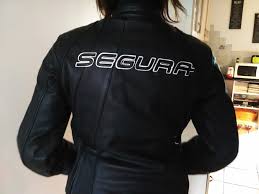 Un large choix de blouson cuir moto pour femme fabriqué par des enseignes réputées. Segura Veste Moto 100 Cuir Veritable Femme Vinted