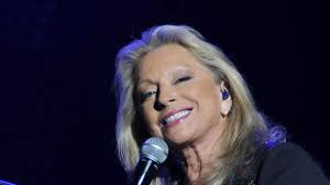 The latest tweets from veronique sanson (@sansonofficiel). Chateauroux A Defaut De Mika Veronique Sanson A L Affiche De Darc 2021