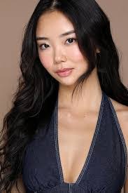 Chloe Lee's Instagram, Twitter & Facebook