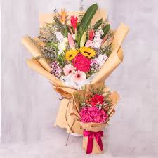 9flowers is a leading online singapore florist, and a gift hampers shop. Elektra Lilies Flower Arrangement By Farm Florist Singapore