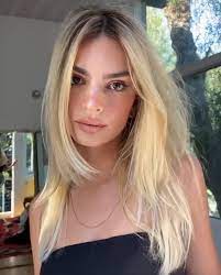 Mushroom blonde il colore capelli di tendenza per l autunno 2020 / è magra e non molto alta, ma abbastanza forte da provvedere alla sua famiglia. Colore Capelli I Trend Della Primavera 2020 Io Donna