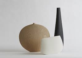Vase Design Italien En Bois Naturel De Frene Kose Chez Ksl Living Vase Design Objet Decoration Design Italien