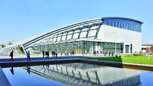 Laserul de la măgurele a ajuns la puterea de 10 petawaţi pe toată lungimea, fiind cel mai puternic laser din lume, dezvoltat după metoda care a luat premiul nobel pentru fizică în 2018. Se IngroaÈ™Äƒ Gluma Ne Au Luat È™i Laserul De La MÄƒgurele Ziarul National