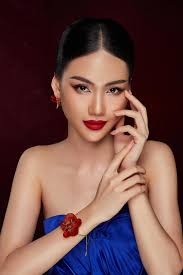 Siêu mẫu Quốc tế 2022 Bùi Quỳnh Hoa: Tôi muốn trở thành Miss Universe  Vietnam 2023