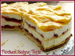 Ich Hab Da Mal Was Ausprobiert Meine Flocken Sahne Torte Mit Murbeteigboden Kuchen Und Torten Brandteig Rezept Kuchen Rezepte