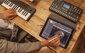 A shimmering chorus pedal can add a rich, warm quality to your sound and while they are most often thought of as primarily guitar effects, you can find great examples of chorus on many a classic bass. Bassynth Bass Plugin Bass Synth Organic Low End