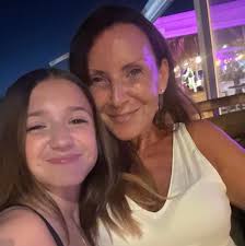 Hi everyone, hope you're all well! I'm looking to remodel my bathroom soon  and was wondering if anyone can recommend any trusted labourers or  tradespeople you've personally used for similar work. Any