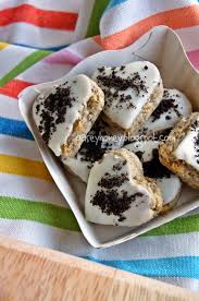 Light, airy, and fragrant kuih bangkit (tapioca cookies) are a chinese new year favorite in malaysia and singapore. Biskut Raya Sedap Azie Kitchen