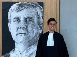 De scoop is gegaan naar mijn patroon Bart Maes, maar momenten als deze  verdienen natuurlijk ook nog een eigen bericht. Vandaag ben ik bij de  Rechtbank Breda beëdigd als advocaat. Ik heb